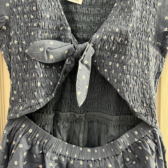 NWT American Eagle Blue and White Daisy Floral Tie Front Smocked Dress Sz Large - Picture 8 of 9